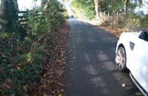 LR06 CVZ | Northedge Lane : Ranger Rover forced the narrow gap