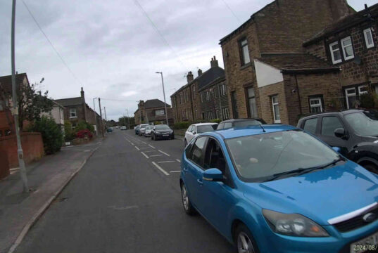 SV60 VPE | Driver fails to give way while passing parked cars on Wyke Lane