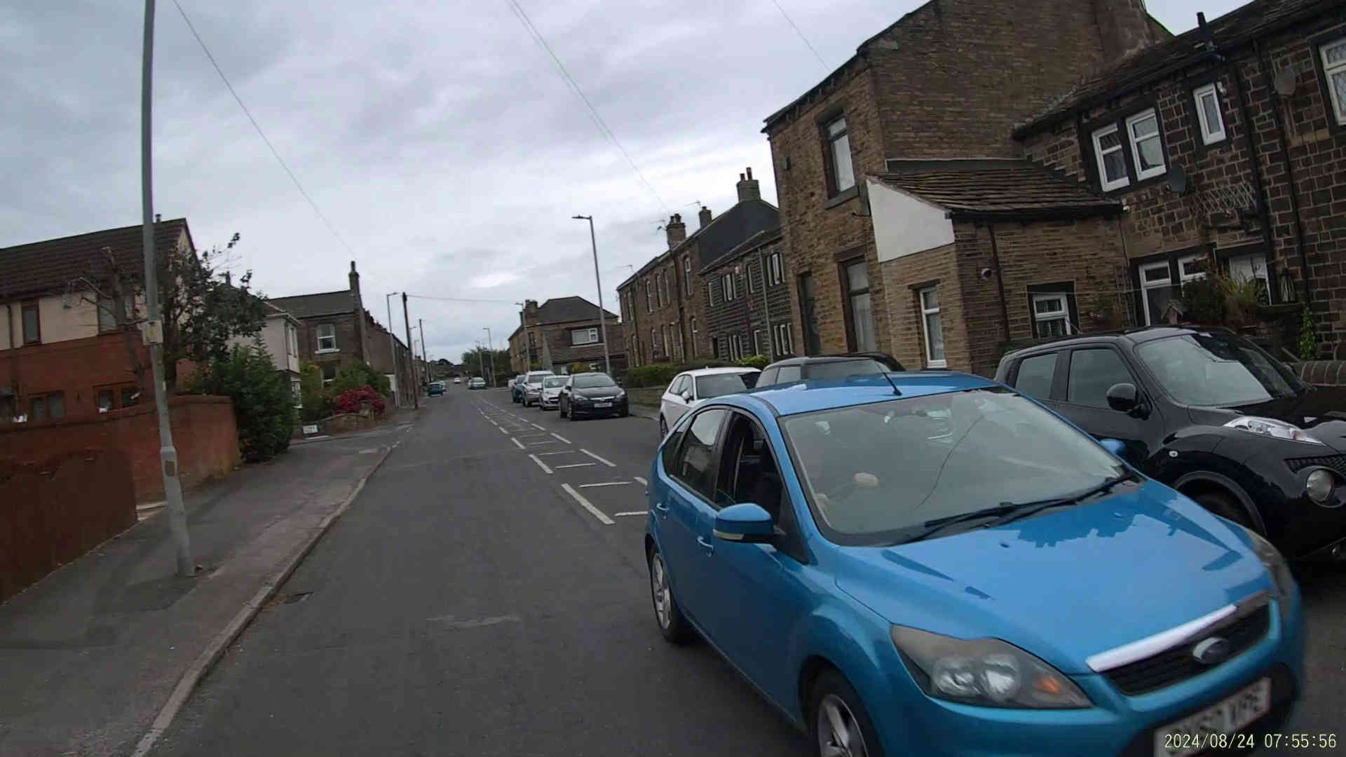 SV60 VPE | Driver fails to give way while passing parked cars on Wyke Lane