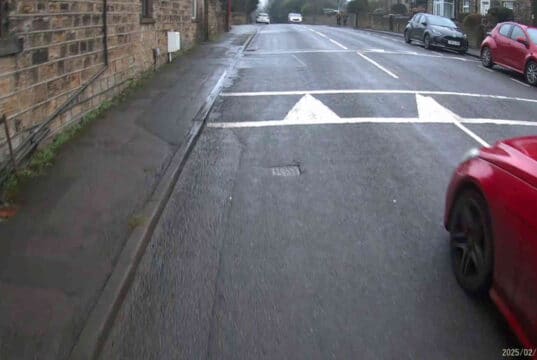 JN16 BAT | Close pass by red Mercedes‑Benz E on Scholes Lane