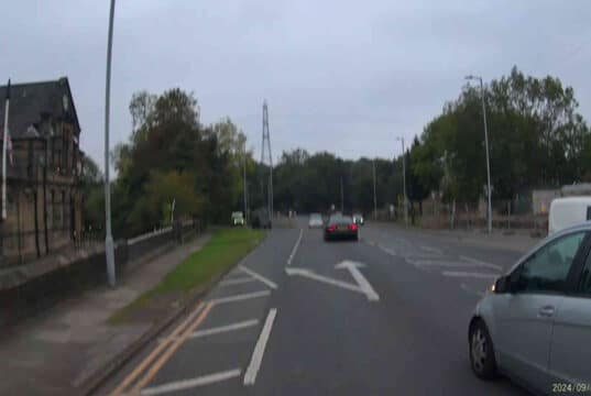 FL59 PKZ | Mercedes driver makes close pass on Huddersfield Road