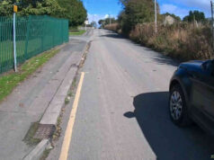 S065 FYU | Range Rover close passes cyclist at speed on Shetcliffe Lane climb